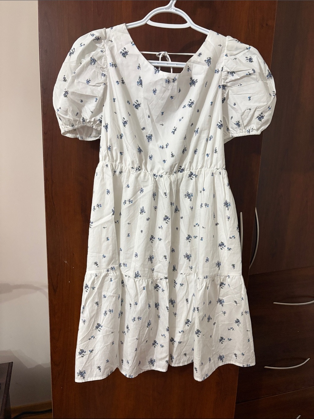 White Floral Puff-Sleeve open tie back Dress